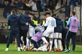 サッカーヨーロッパリーグ準々決勝第2戦、オリンピック・マルセイユ対RBライプツィヒ。勝利を喜ぶオリンピック・マルセイユの選手（2018年4月12日撮影）。(c)AFP PHOTO / BORIS HORVAT