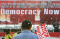 2007年6月20日、バンコク（Bangkok）でデモに参加するタクシン・シナワット（Thaksin Shinawatra）前首相の支持者。(c)AFP/Pornchai KITTIWONGSAKUL