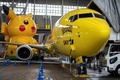 東京・羽田空港で公開された、スカイマークのボーイング737-800型機「ピカチュウジェット」（2021年6月21日撮影）。(c)Charly TRIBALLEAU / AFP