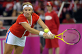 女子テニス、フェドカップワールドグループ1部1回戦、セルビア対ロシア。第1試合のシングルスでアナ・イワノビッチ（%%Ana Ivanovic%%）を6-1、6-4で下したロシアのスベトラナ・クズネツォワ（%%Svetlana Kuznetsova%%）。（2010年2月6日撮影）(c)AFP/ANDREJ ISAKOVIC