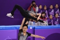平昌冬季五輪、フィギュアスケート・ペアのショートプログラム（SP）に臨む北朝鮮の廉太鈺/金柱希組（2018年2月14日撮影）。(c)AFP/JUNG Yeon-Je