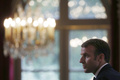 フランスのエマニュエル・マクロン大統領。パリのエリゼ宮（大統領府）で（2018年8月27日撮影）。(c)AFP PHOTO / POOL / PHILIPPE WOJAZER
