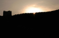 北京（Beijing）北部の八達嶺（Badaling）にある「万里の長城（Great Wall）」に昇る朝日（2010年9月24日撮影）。(c)AFP/Frederic J. BROWN