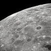 米航空宇宙局（NASA）の宇宙船アポロ8号（Apollo 8）から撮影された、月の「南の海（Southern Sea）」上空から南方の月面を捉えた写真（撮影日不明）。(c)AFP/NASA
