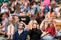 米オハイオ州で皆既日食を見に集まった人々（2024年4月8日撮影）。(c)JEFF KOWALSKY / AFP