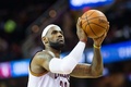 14-15NBA、クリーブランド・キャバリアーズ（Cleveland Cavaliers）対オーランド・マジック（Orlando Magic）。フリースローを投じるクリーブランド・キャバリアーズのレブロン・ジェームズ（LeBron James、2014年11月24日撮影）。(c)AFP/Getty Images/Jason Miller