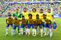 サッカー国際親善試合は9日、各地で行われ、ブラジルは3-0でフランスに勝利した。

試合前の写真撮影に臨む（2013年6月9日撮影）。(c)AFP/Lucas UEBEL