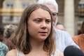 仏パリの国務院前で、環境NGO「大地の蜂起（SLT）」の解散命令に抗議するデモに参加するスウェーデンの環境活動家グレタ・トゥンベリさん（2023年6月21日撮影）。(c)AFP