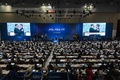 韓国・高陽のメディアセンターで、南北両首脳の会談の様子を放映するスクリーン（2018年4月27日撮影）。(c)AFP PHOTO / Ed JONESP
