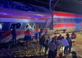 スペイン高速鉄道で脱線衝突事故、21人死亡 70人以上が負傷