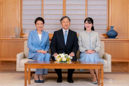 天皇陛下、66歳に 皇居で一般参賀 写真4枚 国際ニュース：AFPBB News