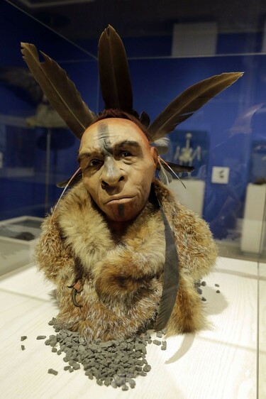 ネアンデルタール人の「科学的な」復元模型、スペインで展示 写真5枚