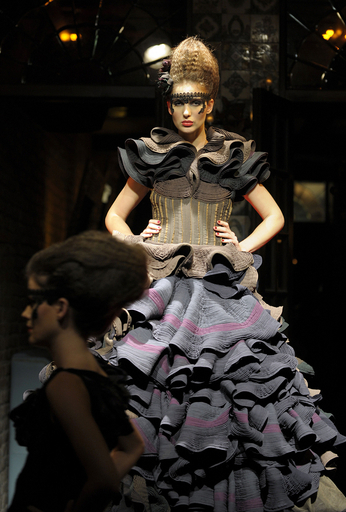 ＜09/10年秋冬インド・ファッションウィーク＞タルン・タイリアーニら、新作発表