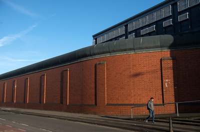 英国で刑務所職員5000人がスト、1日平均27人が暴力被害