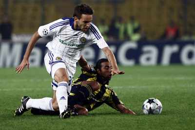 フェネルバフチェ ホームでディナモ・キエフと分ける