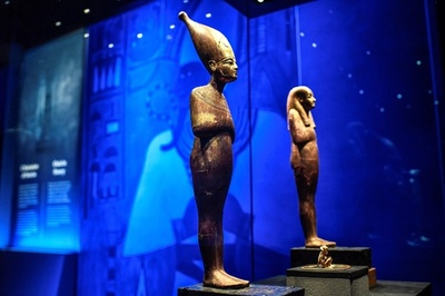 パリのツタンカーメン展に142万人、来場者数の記録塗り替え