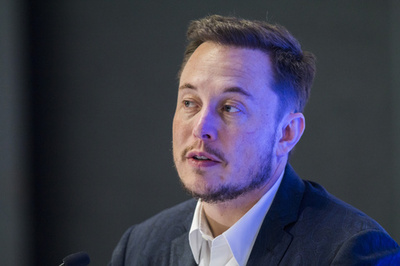 イーロン・マスク氏、脳とコンピューター接続の新会社設立か