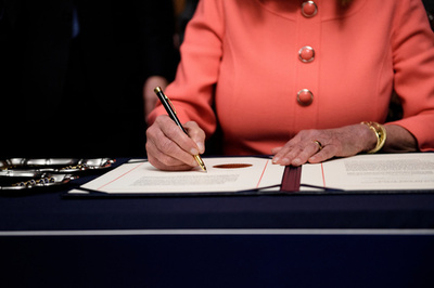 トランプ大統領の弾劾訴追決議、上院に送付 21日に審理開始