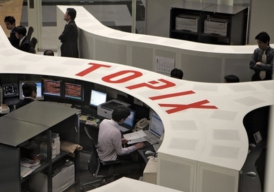 日経平均、終値1万1154円76銭 約3年4か月ぶりの最安値