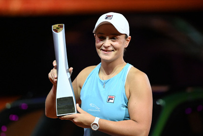 バーティがポルシェGP優勝、サバレンカに逆転勝利 複と2冠達成