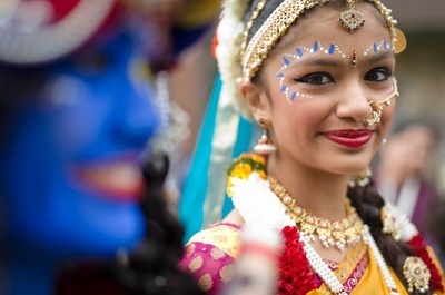 華やか、英ロンドンでヒンズー教の神がパレード