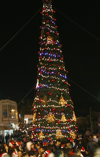 アンマンでクリスマスツリーの点灯式