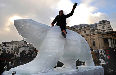 ロンドン中心部にシロクマ登場！？
