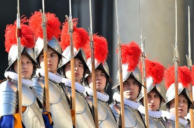 サンピエトロ広場でスイス衛兵の行進、バチカン