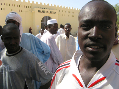 「子ども誘拐未遂」の欧州人らに現地住民が抗議デモ