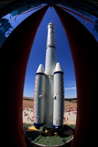 中国の宇宙計画、有人月面着陸も視野 専門家