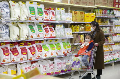 感染症収束後の中国、消費が徐々に回復 レストランや小売店に活気