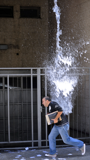 年越しの祝いは、バケツの水をかぶって ウルグアイ
