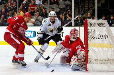 レッドウィングス スターズに完封勝利でシーズン31勝目