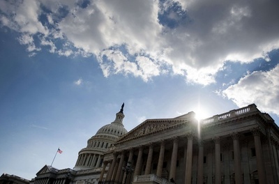 米下院、予算不成立で政府機関の閉鎖始まる