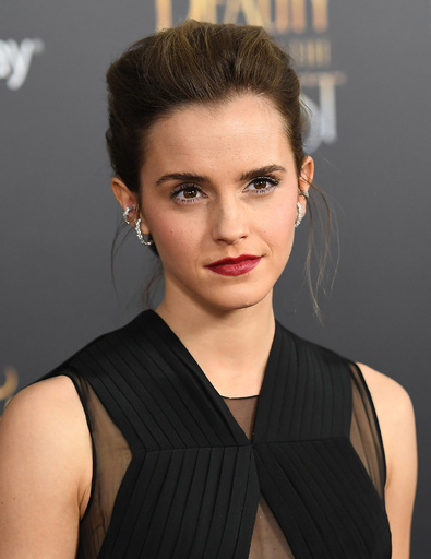 エマ・ワトソンさん、パリに本100冊隠す 女性の権利擁護訴え