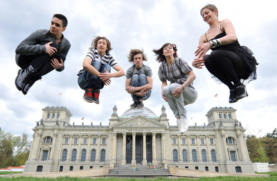 屋根までジャンプ、ベルリンでショーのPR