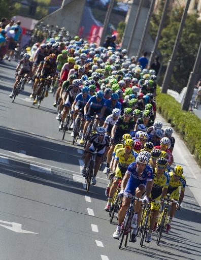 ブエルタ第16ステージで殴り合いのけんか、2選手が失格に