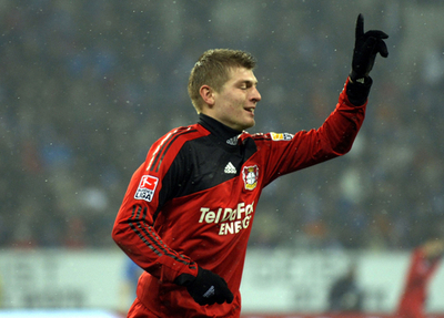 クロースの活躍でレバークーゼンが首位返り咲き