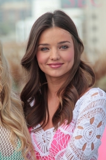 ミランダ・カー、豪誌で最も美しい人に選ばれる