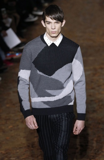 ミリタリー要素をプラスしたスーツスタイル、「クリスヴァンアッシュ」15/16年秋冬メンズ