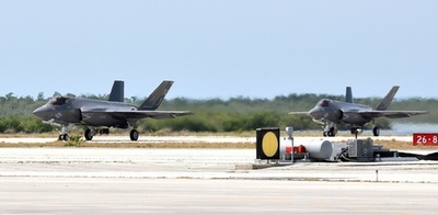 米海軍基地を違法撮影、中国人3人に実刑判決 フロリダ