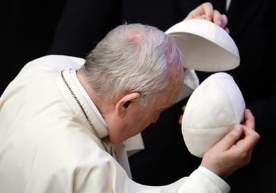 【今日の1枚】ローマ教皇の白い帽子