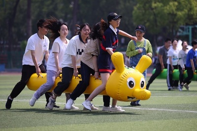 中国で大学生の「クリスピー現象」 身体能力と健康状態が低下傾向