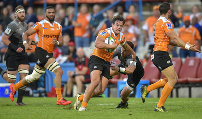 ラグビー選手が13週間出場停止、相手に「鼻から取り除いたもの」つける