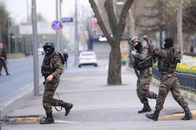 イスタンブールでまた銃撃戦、警察本部を男女が襲撃試み