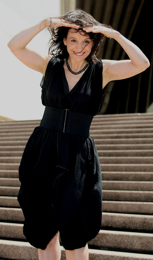 J・ビノシュのダンスが話題、舞台『In-I』シドニーでフォトコール