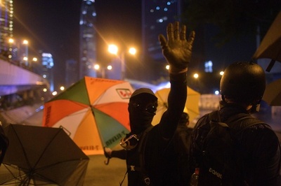 「雨傘運動」から5年、香港で大規模デモ 強硬派と警察の衝突も