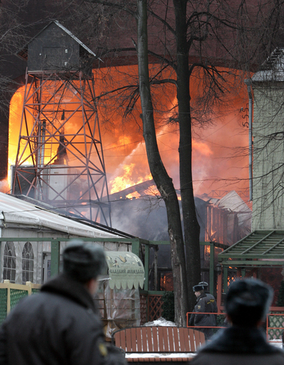 モスクワのバブルの象徴、高級ナイトクラブが炎上