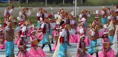 馬の名産地でフェスティバル、催し物がたくさん 新疆ウイグル自治区