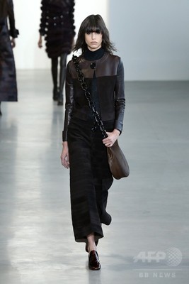 フェミニンさを併せ持つ強い女性をイメージ カルバン クライン コレクション 15 16年秋冬 写真41枚 ファッション ニュースならmode Press Powered By Afpbb News